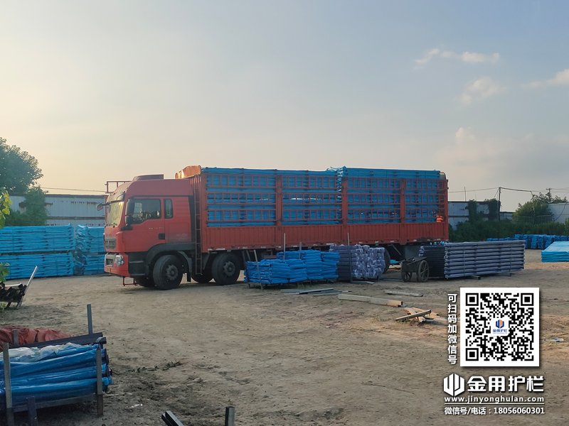 2023年8月12日鋅鋼陽臺(tái)護(hù)欄裝車發(fā)貨！