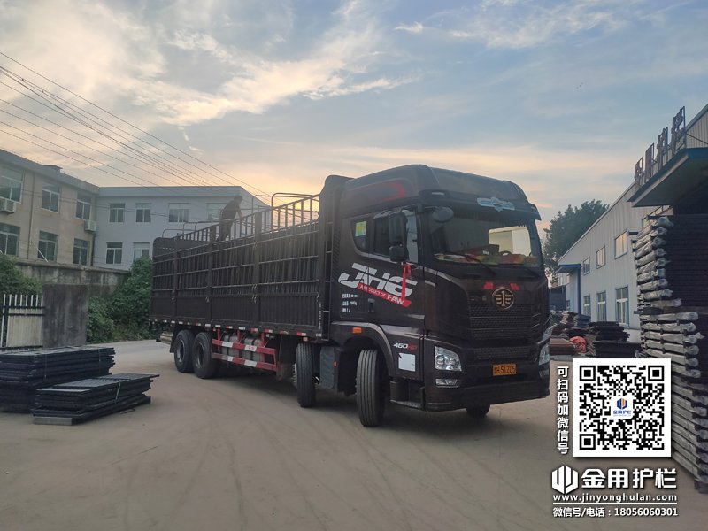 2023年8月15日鋅鋼百葉窗裝車(chē)發(fā)貨！