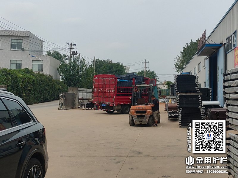 2023年8月28日鋅鋼百葉窗裝車發貨！