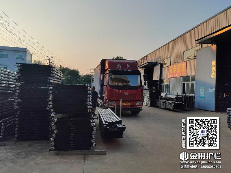 2023年9月7日鋅鋼圍墻護(hù)欄裝車發(fā)貨！