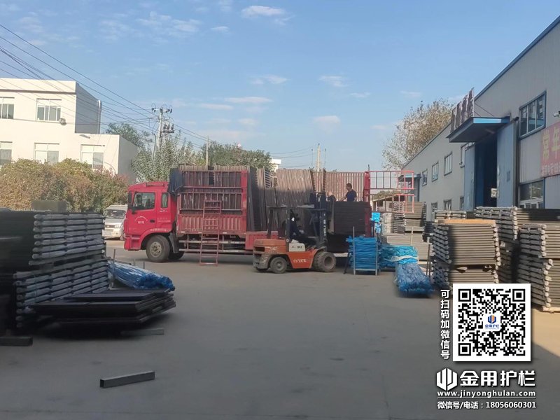 2023年11月2日鋅鋼百葉窗裝車發貨！