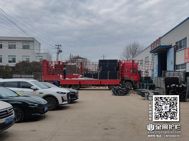 2023年12月26日鋅鋼護(hù)窗欄桿裝車發(fā)貨！