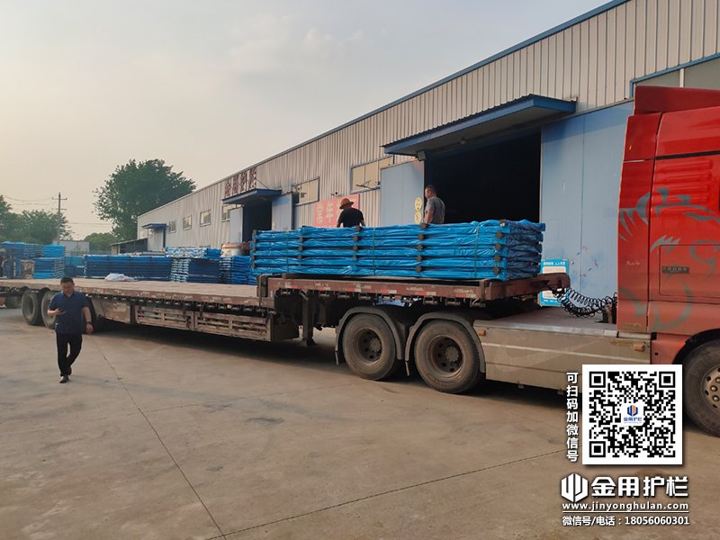 2024年4月23日鋅鋼陽臺欄桿裝車發(fā)貨！