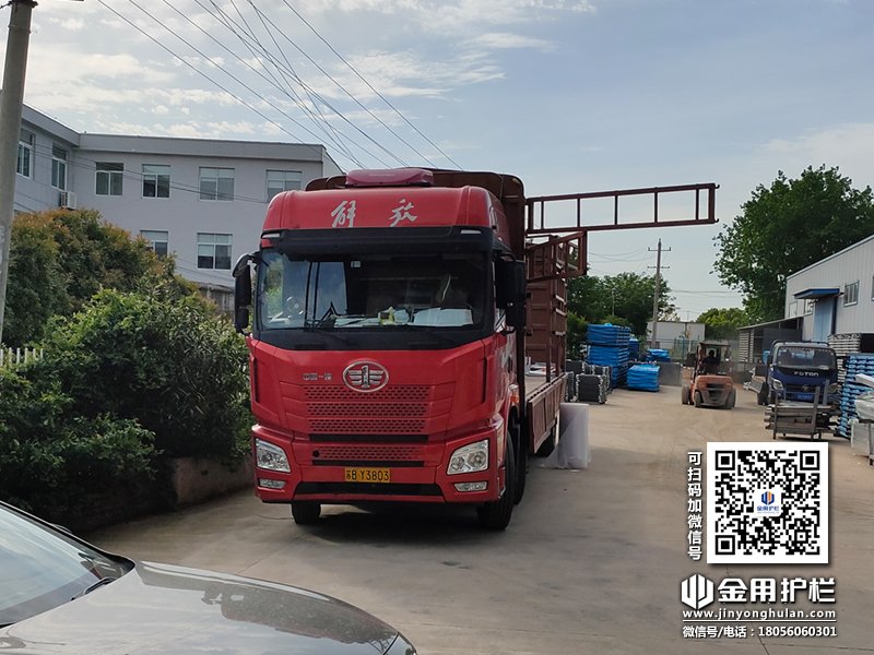 2024年4月24日鋅鋼護窗欄桿裝車發貨！