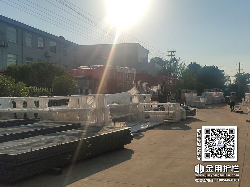 2024年5月23日鋅鋼護(hù)窗欄桿裝車發(fā)貨！
