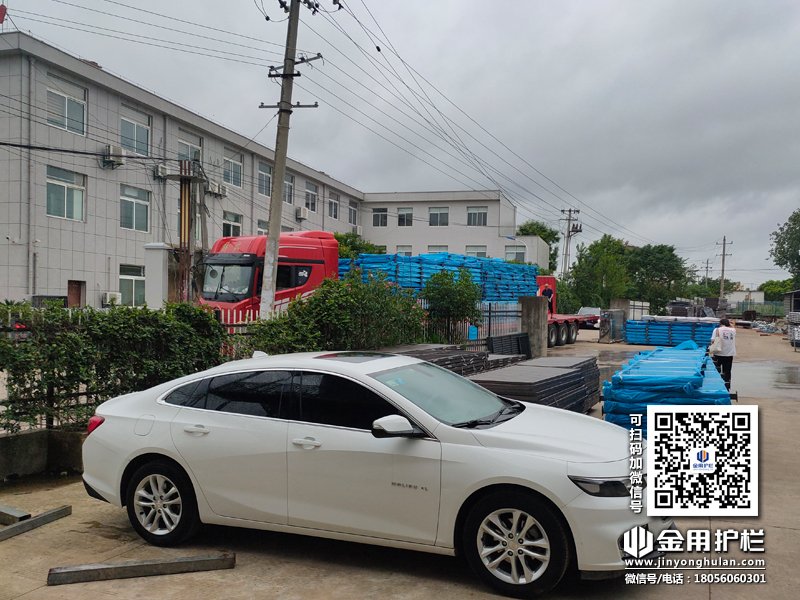 2024年7月1日鋅鋼陽(yáng)臺(tái)欄桿裝車發(fā)貨！