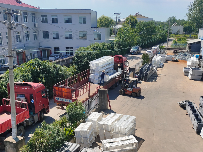 2024年7月31日鋅鋼護窗欄桿裝車發(fā)貨！