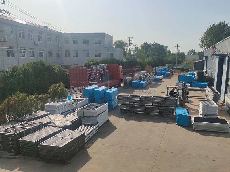 2024年8月12日鋅鋼玻璃欄桿裝車發貨！