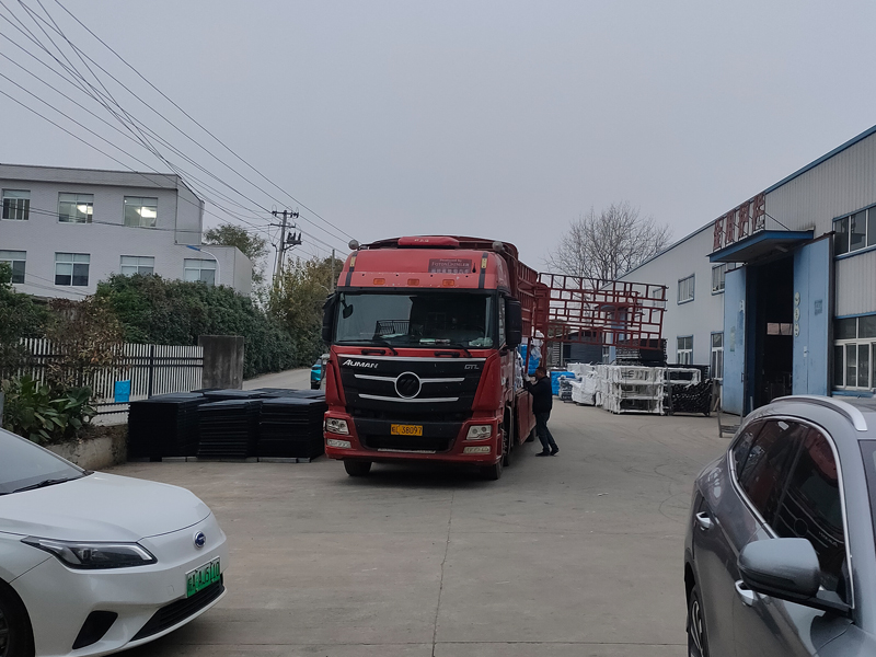 2024年12月6日鋅鋼組裝欄桿裝車發(fā)貨！