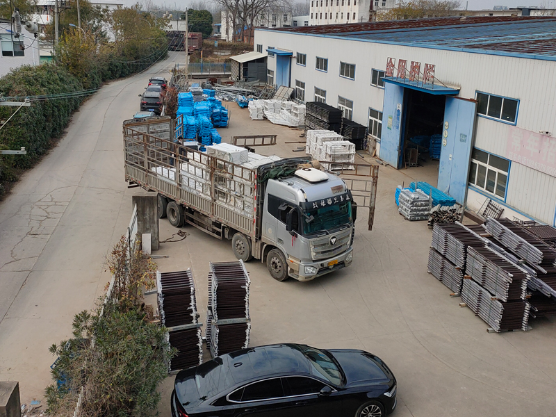 2024年12月9日鋅鋼空調欄桿裝車發貨！