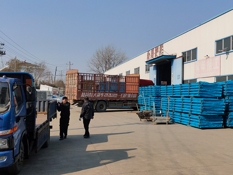 2024年12月18日鋅鋼百葉窗裝車發(fā)貨！