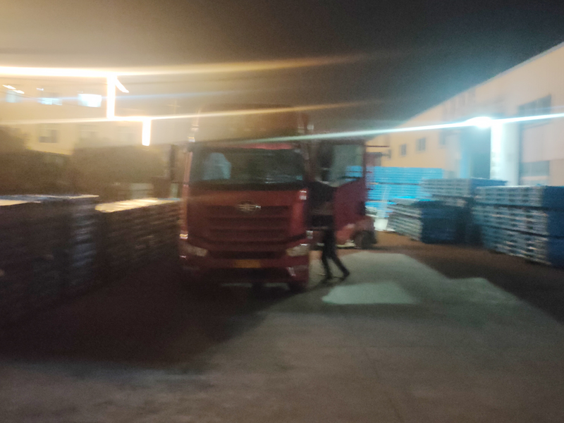 2024年12月20日鋅鋼百葉窗裝車發貨！