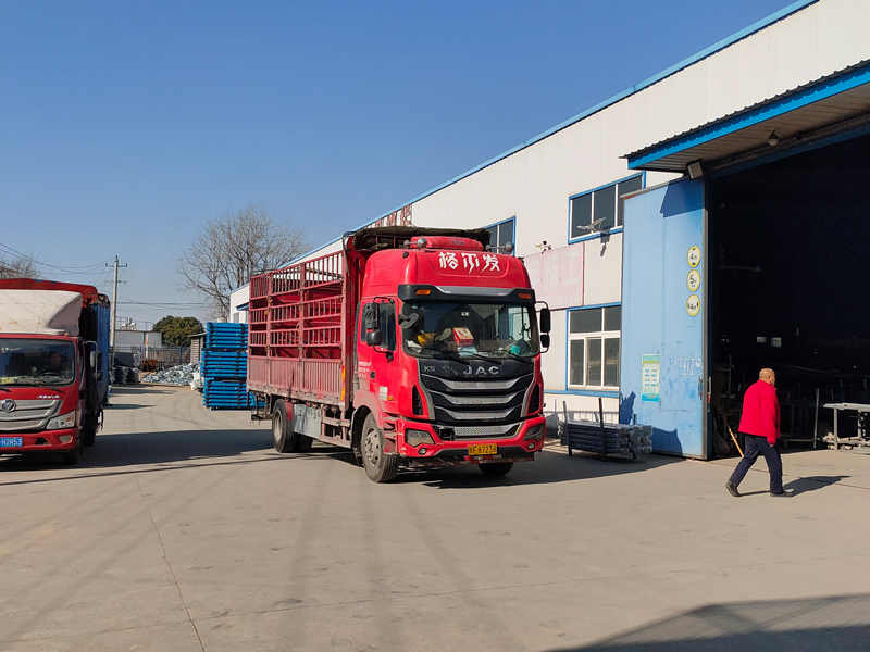 2025年1月2日鋅鋼陽臺護(hù)欄裝車發(fā)貨！