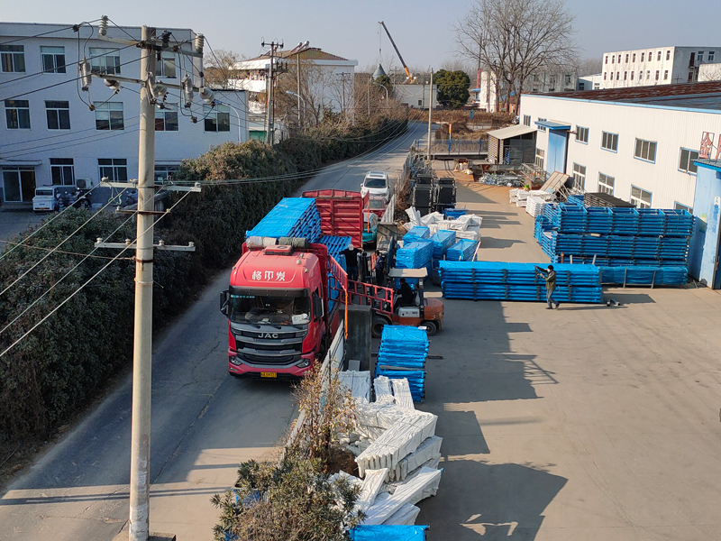 2025年1月7日鋅鋼陽(yáng)臺(tái)護(hù)欄裝車發(fā)貨！