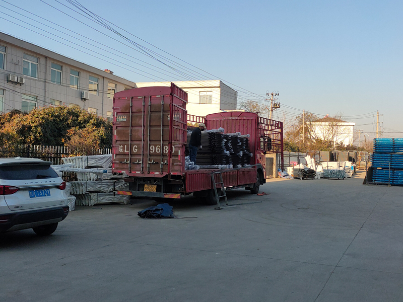 2025年1月10日鋅鋼圍墻護欄裝車發貨！