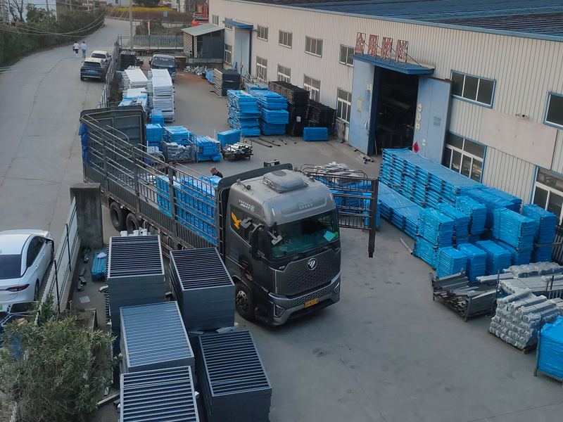 2025年3月23日鋅鋼連廊欄桿裝車發貨！