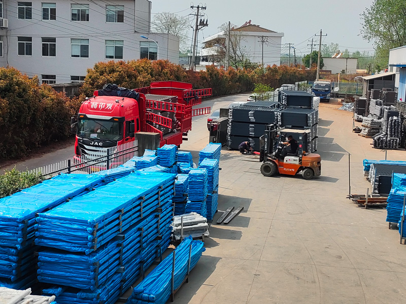 2025年4月9日鋅鋼圍墻護欄裝車發貨！