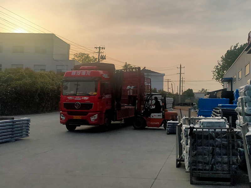 2025年4月18日鋅鋼鋅鋼圍欄裝車發貨！