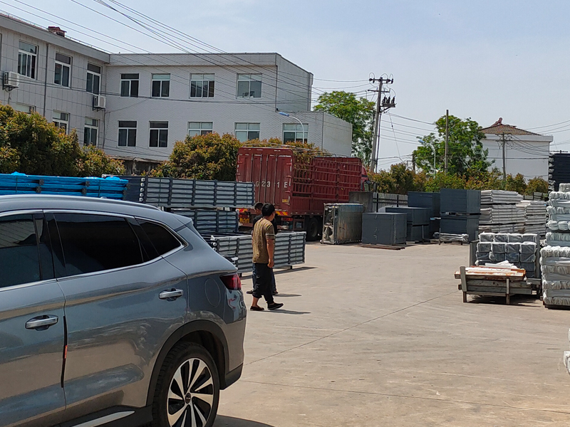 2025年4月23日小區鋅鋼欄桿裝車發貨！