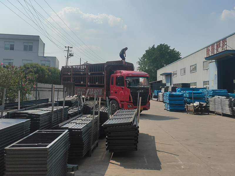 2025年6月6日鋅鋼圍墻護欄裝車發貨！