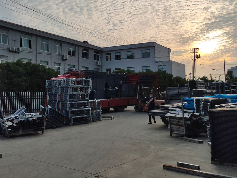 2025年6月10日鋅鋼護窗欄桿裝車發貨！