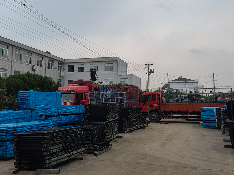 2025年6月14日鋅鋼陽臺護欄裝車發(fā)貨！