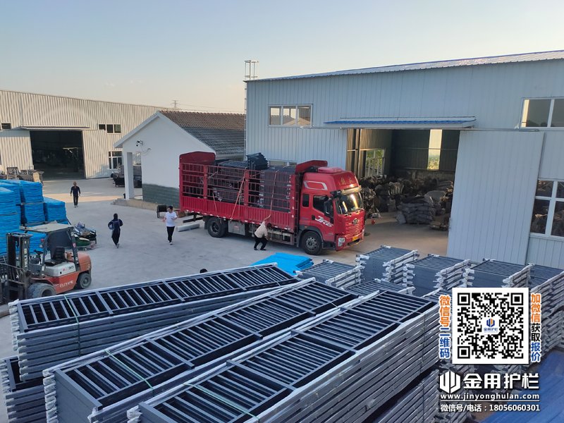 2025年7月23日鋁合金陽臺(tái)護(hù)欄裝車發(fā)貨！