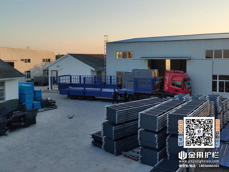 2025年7月24日鋅鋼護窗欄桿裝車發貨！