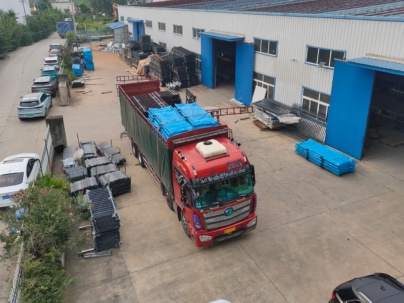 2025年9月3日鋅鋼陽臺護欄裝車發(fā)貨！